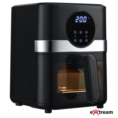 Air fryer preta com visor digital redondo marcando 200 graus, faixa prateada e janela iluminada na gaveta
