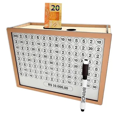 Caixa de MDF com painel branco cheio de círculos numerados, nota de 20 reais na fenda e caneta preta ao lado