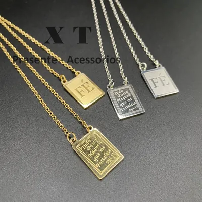 Escapulários prateados e dourados com placas retangulares gravadas Fé e Tudo posso naquele que me fortalece Fp 4:13