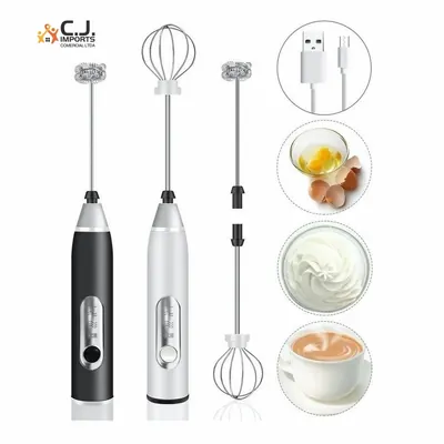 Dois mixers de mão, um preto e um branco, com ponteira de mola, batedor de arame e cabo USB ao lado