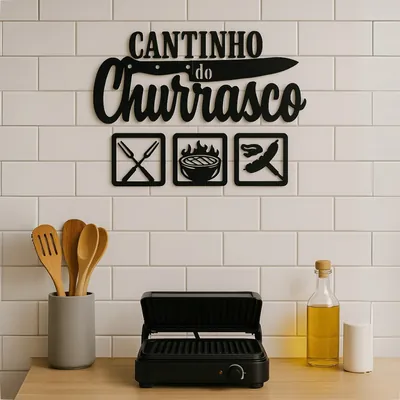 Letreiro preto Cantinho do Churrasco com faca e três quadrados com garfo, churrasqueira e linguiças em parede de azulejos