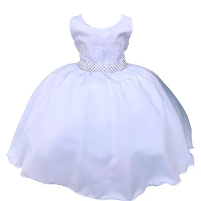Vestido infantil branco sem mangas com pontos brilhantes no busto, faixa de pérolas na cintura e saia rodada