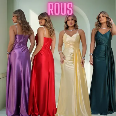 Quatro mulheres com vestidos longos acetinados de alcinha nas cores lilás, vermelho, amarelo-claro e verde-escuro