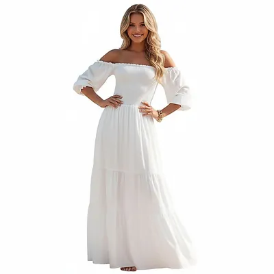 Mulher com vestido longo branco de decote ciganinha, busto franzido, mangas bufantes e saia em três camadas