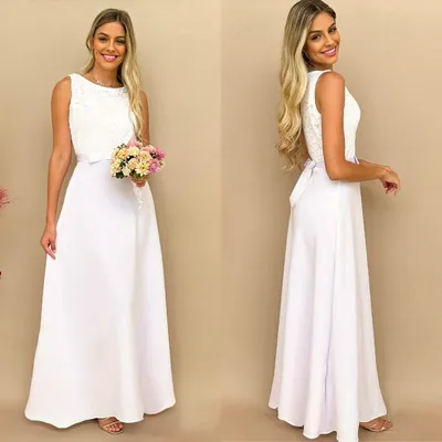 Modelo de frente e de costas com vestido longo branco, corpo de renda sem mangas e laço de cetim nas costas